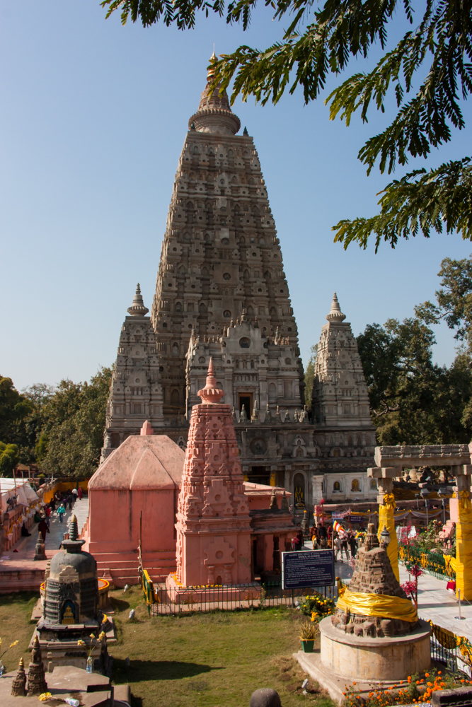 mahabodhi temple _ bodhgaya - india