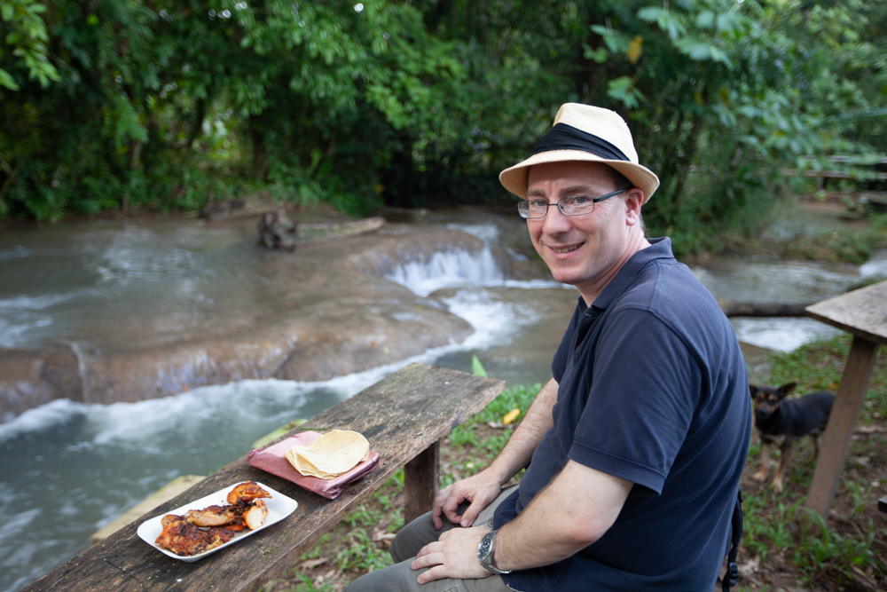 eating along the Rio Xanil