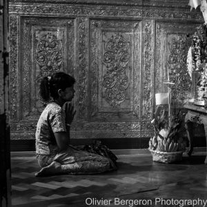 The prayer - Yangon 2012 - Myanmar