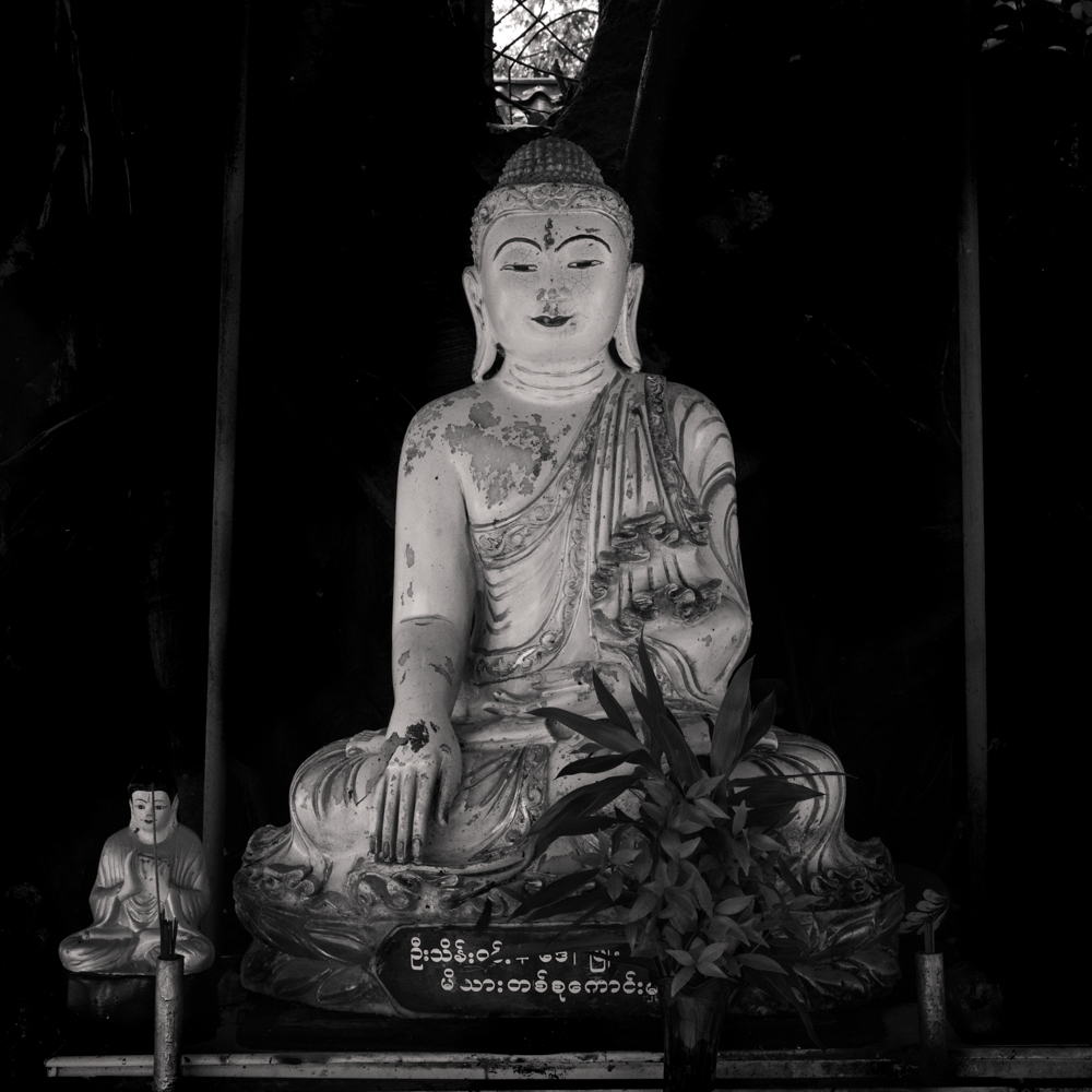 buddha - mahadutiyacetiya - ranong - thailand