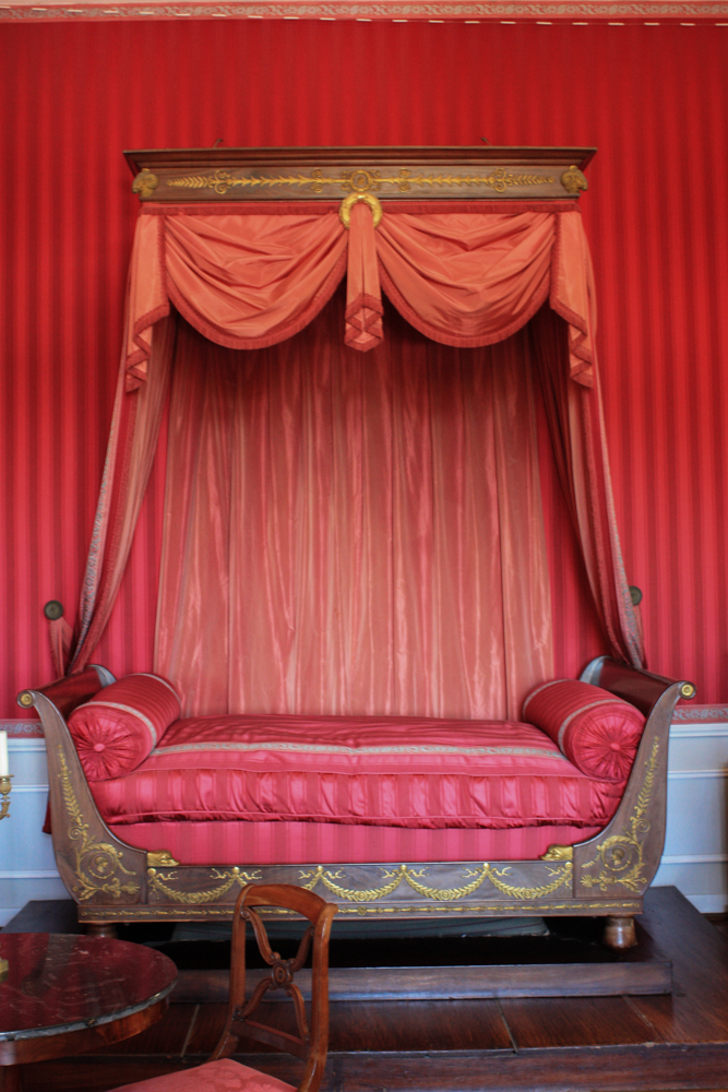 Boat bed - Louis Philippe cabinet - Chateau Royal d'Amboise